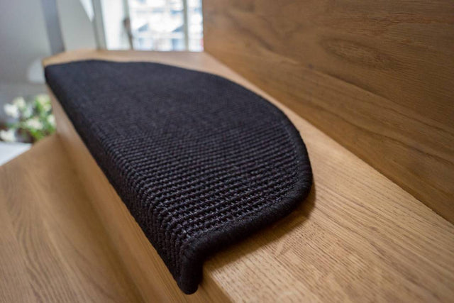 New Sisal Step musta