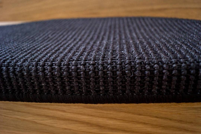 New Sisal Step musta