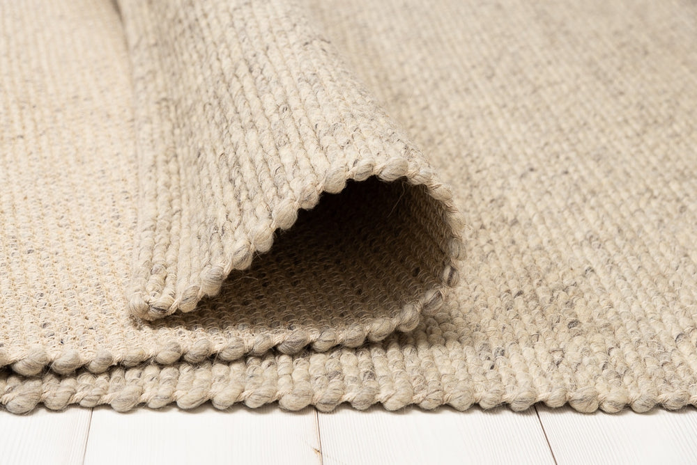 Nature Universe vaaleanharmaa