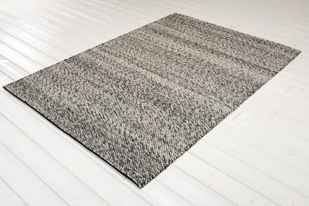 Nature Universe tummanharmaa