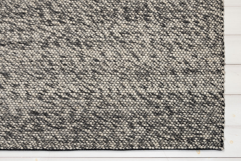 Nature Universe tummanharmaa