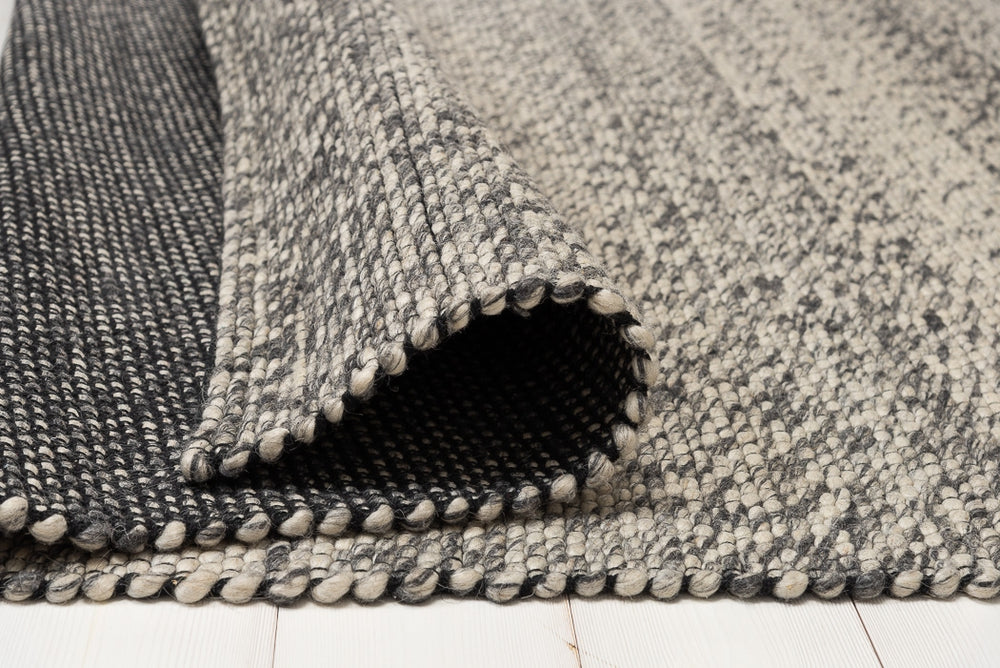 Nature Universe tummanharmaa